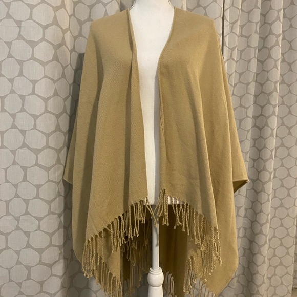 ⏰ Beige - Open shaw with tassle - one size fits all - Picture 1 of 5